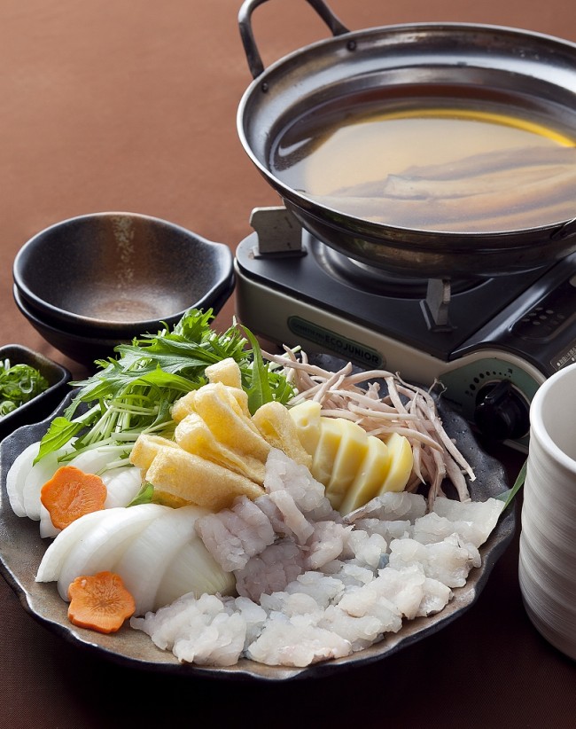 毎年恒例。おどりやの夏の風物詩。 一度召し上がられた方からのリピート率が非常に高い 大好評かつ大人気の料理と言えば! おどりや名物「鱧すき鍋」!