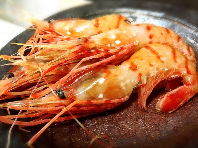 甘いだけではなく、旨味も濃厚でそのバランスが秀逸! 大きい物は20cm以上にもなり、まさに海老の王様にふさわしい!